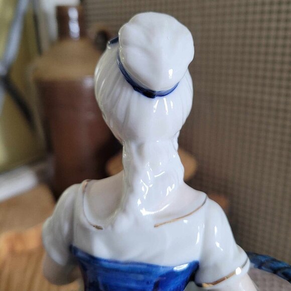 Vintage Porcelain Figurine - Delft Blue Style - Romantic Victorian Young Woman - Picture 12 of 16